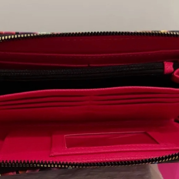 Betsey Johnson Heart Pattern Wristlet wallet - Picture 3 of 3